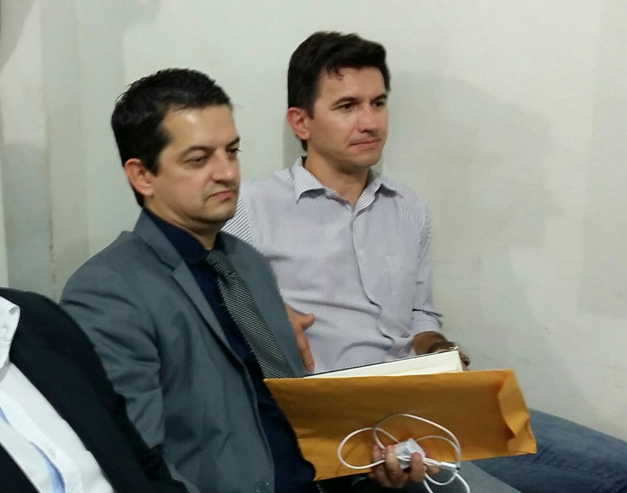 Escalou irregularmente